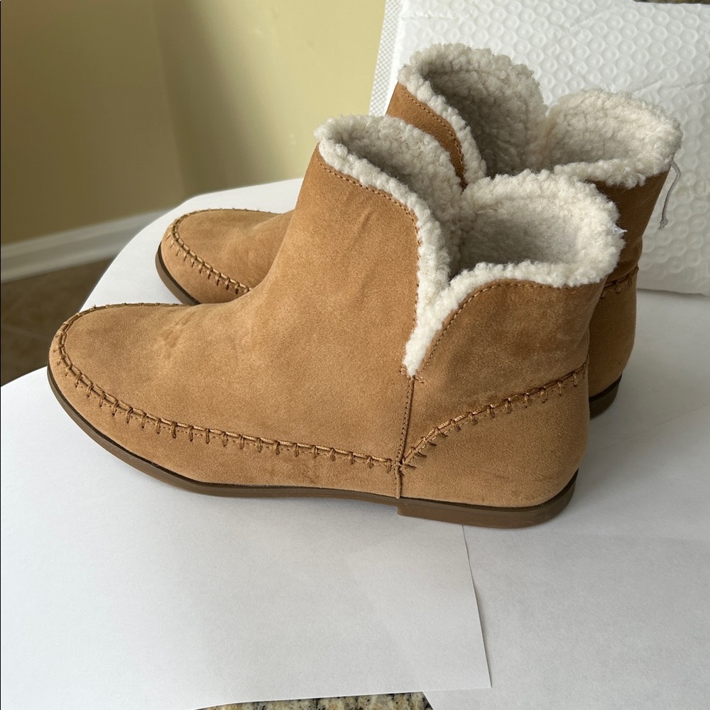 Old Navy Tan Winter & Rain Boots